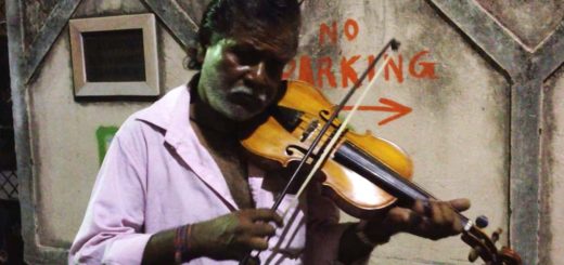 Bhagwan Mali playing Violin on the street of Kolkata, India